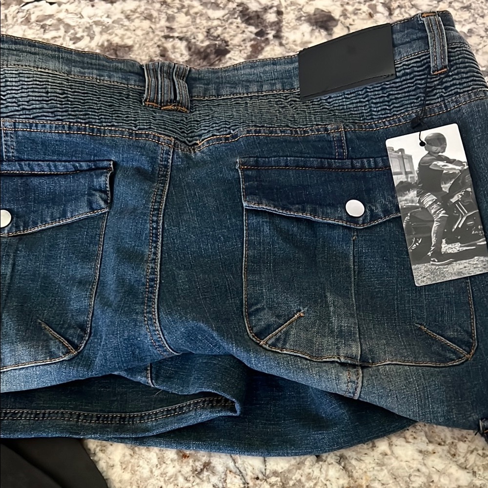 Motorcycle riding jeans with armored knee and hip protection